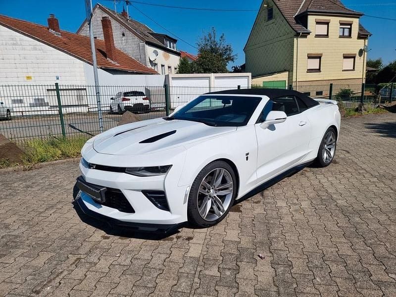 Weiß Gebraucht 2018 Chevrolet Camaro Sport Cabrio | 43.300 € (Teuer) - Bild 1/4