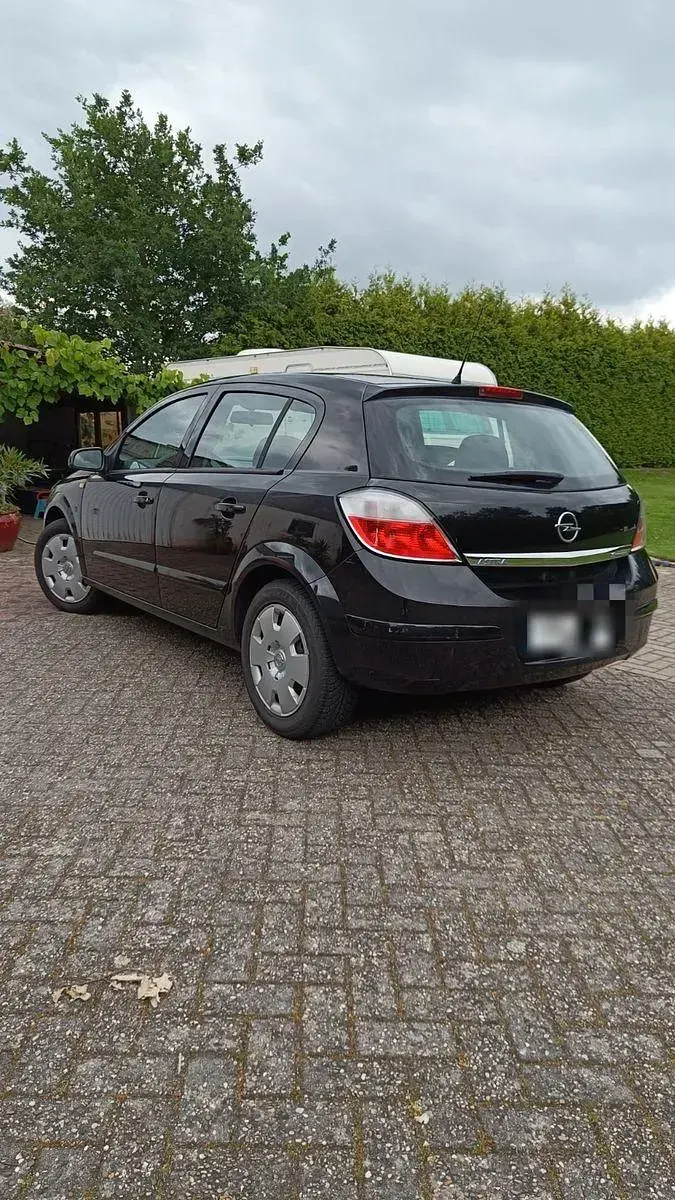 Gebraucht Opel Astra 105 PS (77 kW) 2005 Schwarz Limousine