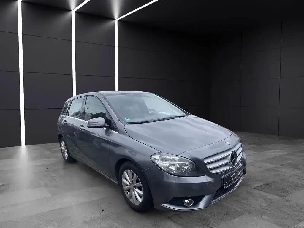 Gebraucht Mercedes B180 122 PS (89 kW) 2013 Grau Kleinwagen