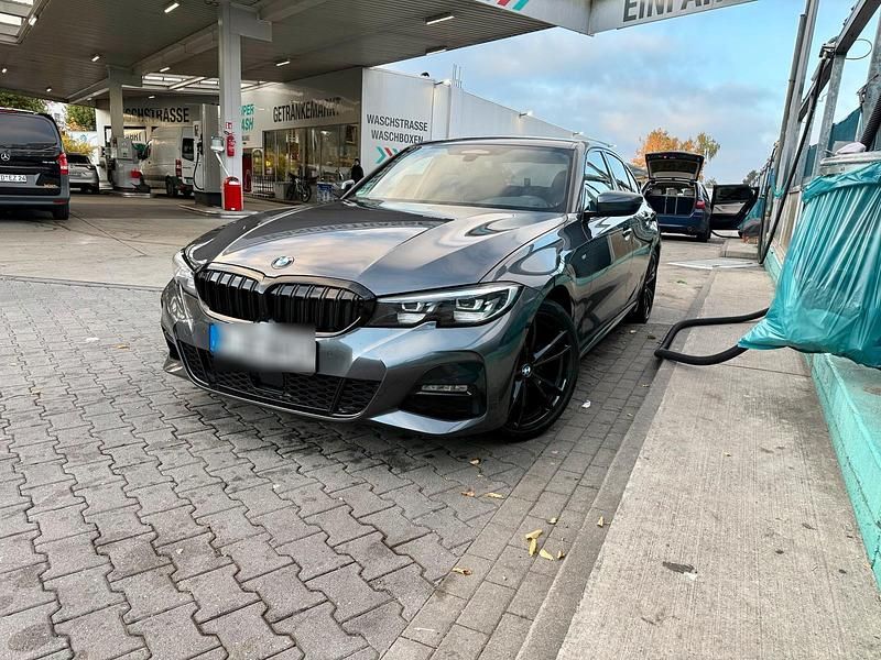Grau Gebraucht 2020 BMW 320 M Sport Limousine | 29.500 € (Fairer Preis) - Bild 1/4
