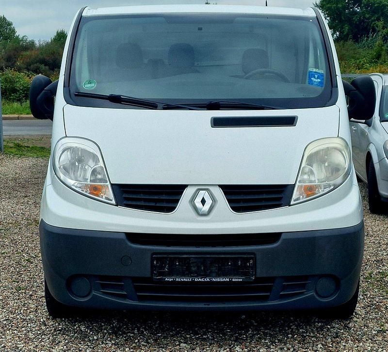 Gebraucht Renault Trafic 114 PS (83 kW) 2014 Weiß Van / Kleinbus