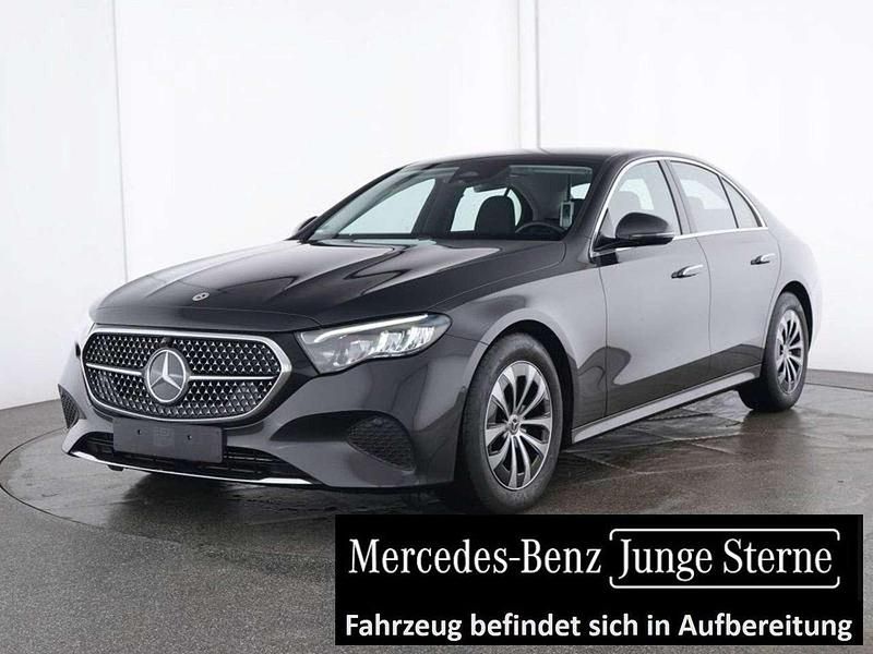 Grau Gebraucht 2024 Mercedes E200 Limousine | 43.900 € (Superpreis) - Bild 1/3