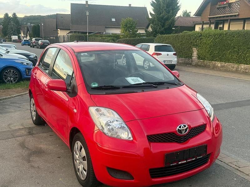 Rot Gebraucht 2008 Toyota Yaris Limousine | 5.499 € (Fairer Preis) - Bild 1/4