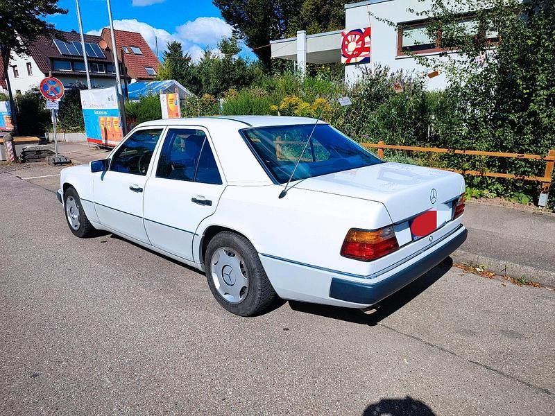 Gebraucht Mercedes E260 160 PS (117 kW) 1991 Weiß Limousine