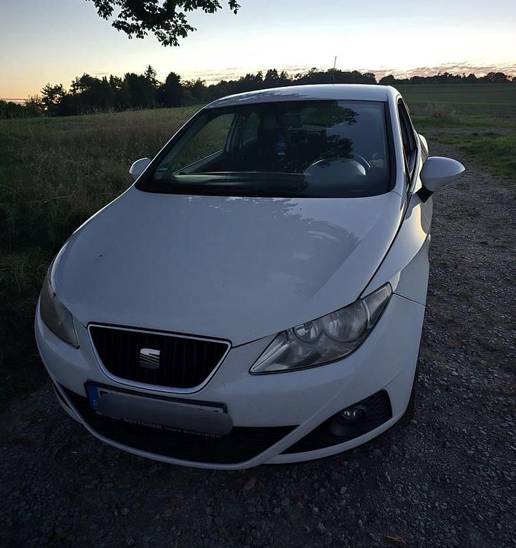 Weiß Gebraucht 2009 Seat Ibiza Sport Coupé | 2.500 € (Fairer Preis) - Bild 1/4