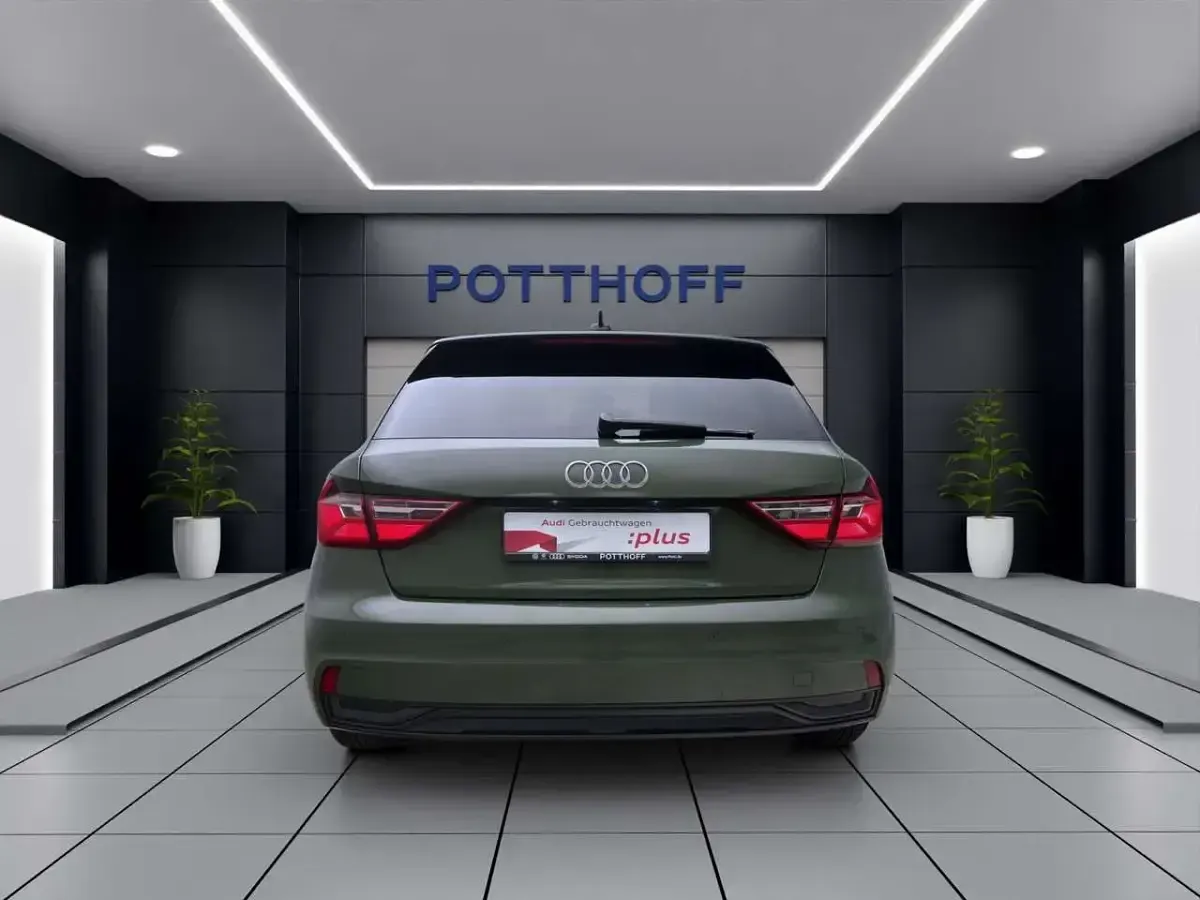 Second-hand Audi A1 Advanced 116 CP (85 kW) 2025 Verde SUV