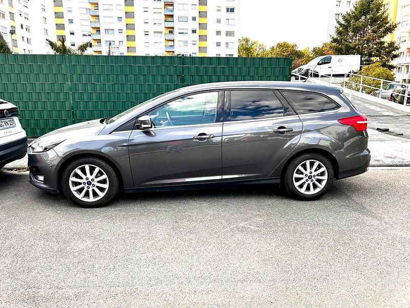 Braun Gebraucht 2015 Ford Focus Titanium Kombi | 12.950 € (Teuer) - Bild 1/4