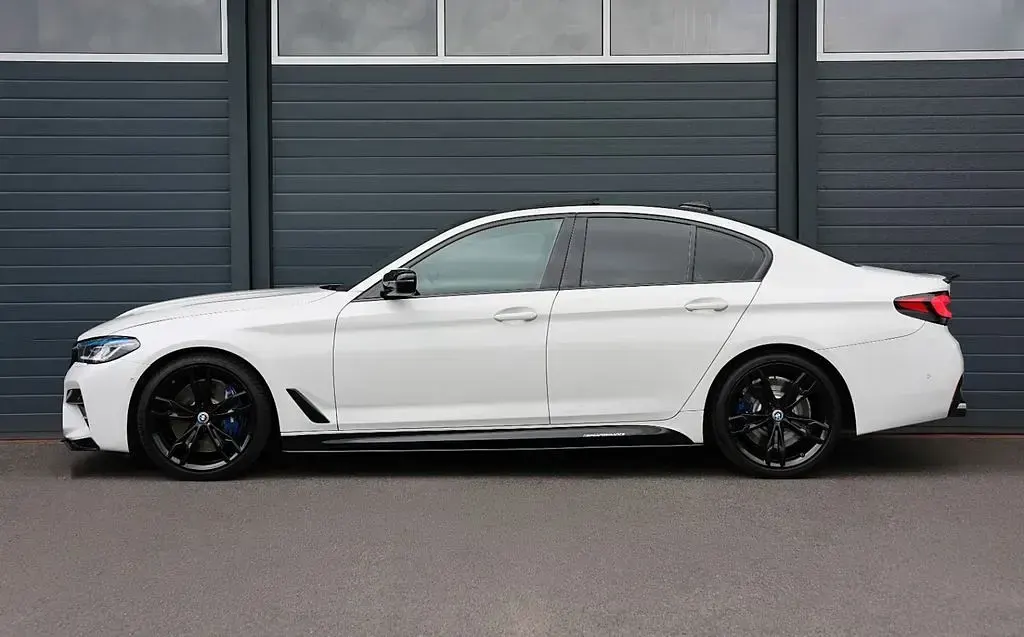 Używany BMW M550 Performance 530 KM (389 kW) 2020 Biały Sedan/Limuzyna