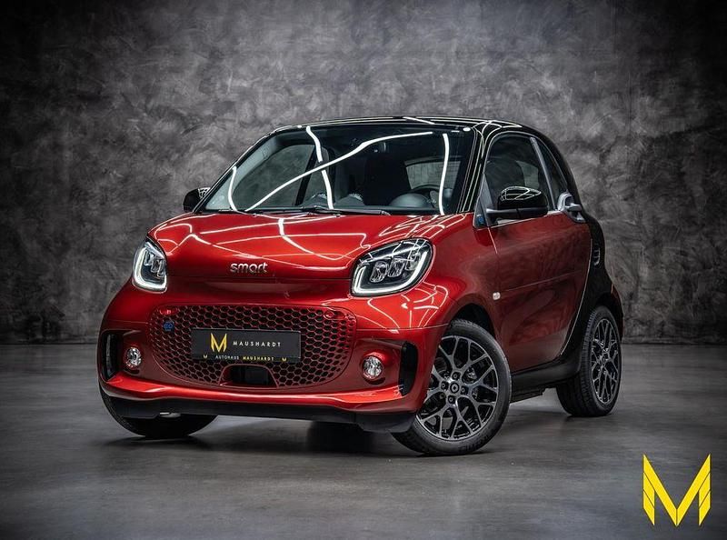 Carmine red (metallic) Gebraucht 2023 Smart ForTwo Electric Drive Prime Exclusive Coupé | 18.222 € (Fairer Preis) - Bild 1/4
