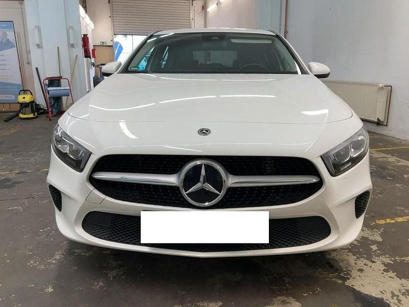 Weiß Gebraucht 2019 Mercedes A200 AMG Limousine | 20.700 € (Superpreis) - Bild 1/4