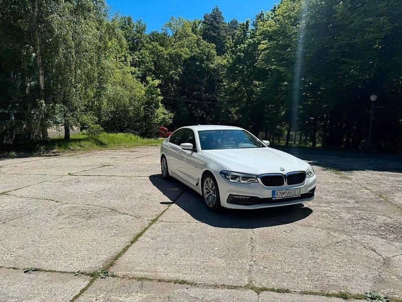 Weiß Gebraucht 2017 BMW 520 Efficient Dynamics Limousine | 15.300 € - Bild 1/4