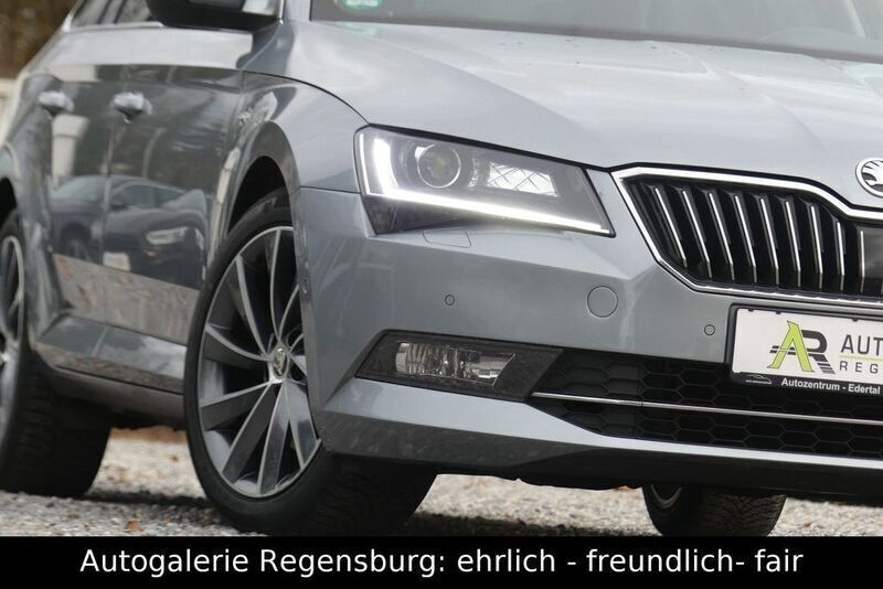 Grau Gebraucht 2016 Skoda Superb LAURIN & KLEMENT Kombi | 16.450 € (Guter Preis) - Bild 1/4