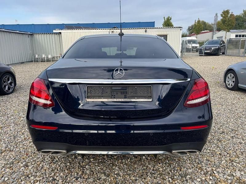 Gebraucht Mercedes E220 AMG line 194 PS (142 kW) 2017 Cavansitblau  metalliclack Limousine