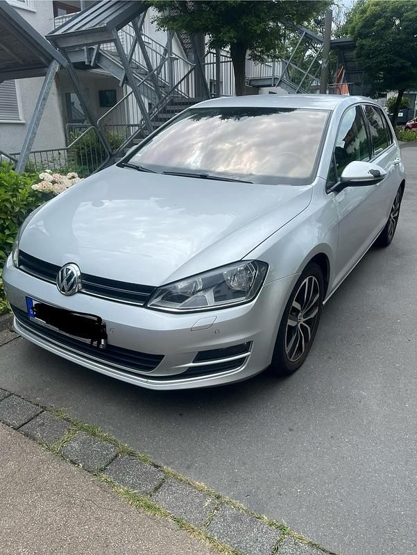 Grau Gebraucht 2016 VW Golf VII Limousine | 12.400 € (Guter Preis) - Bild 1/4