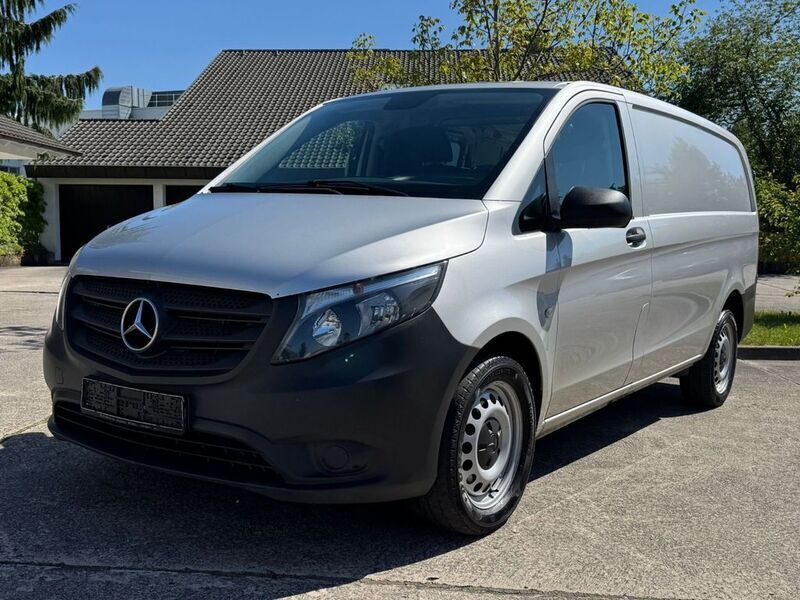 Silber Gebraucht 2019 Mercedes Vito Van / Kleinbus | 10.990 € (Teuer) - Bild 1/4