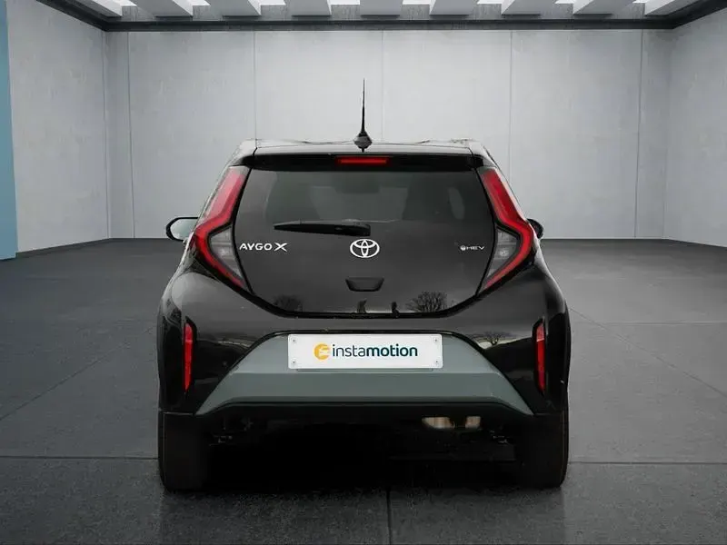 Neu Toyota Aygo X 116 PS (85 kW) 2026 Grün SUV