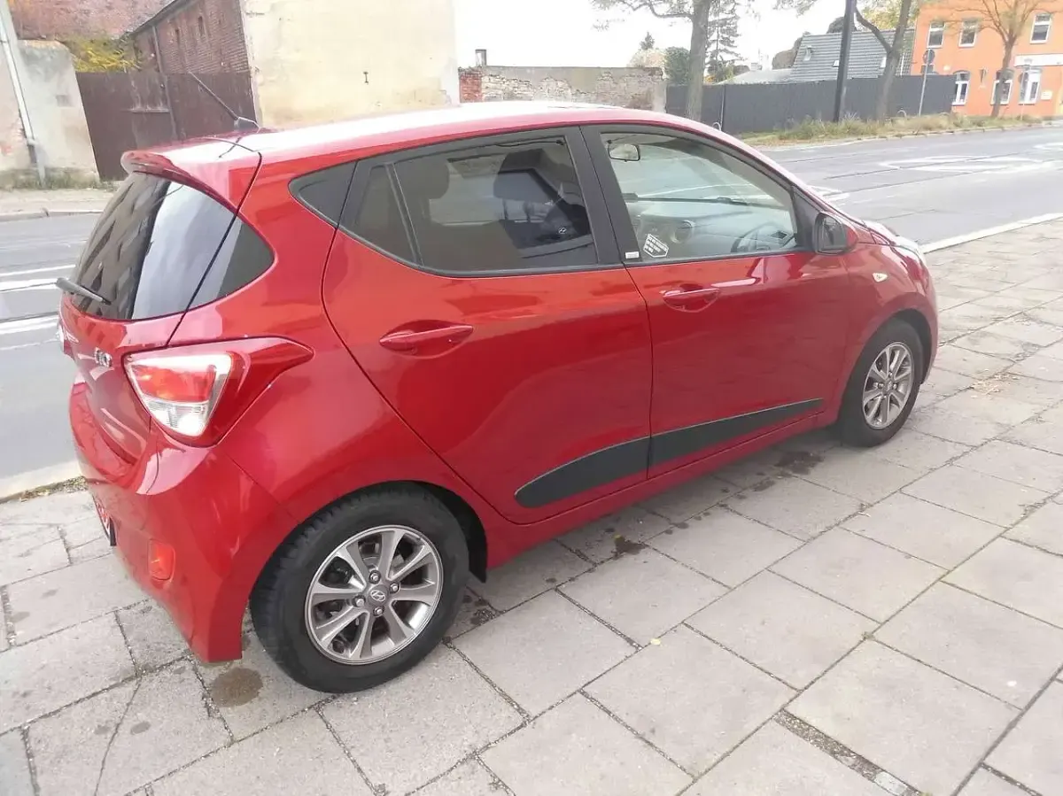 Gebraucht Hyundai i10 Passion 87 PS (63 kW) 2016 Red passion Kleinwagen