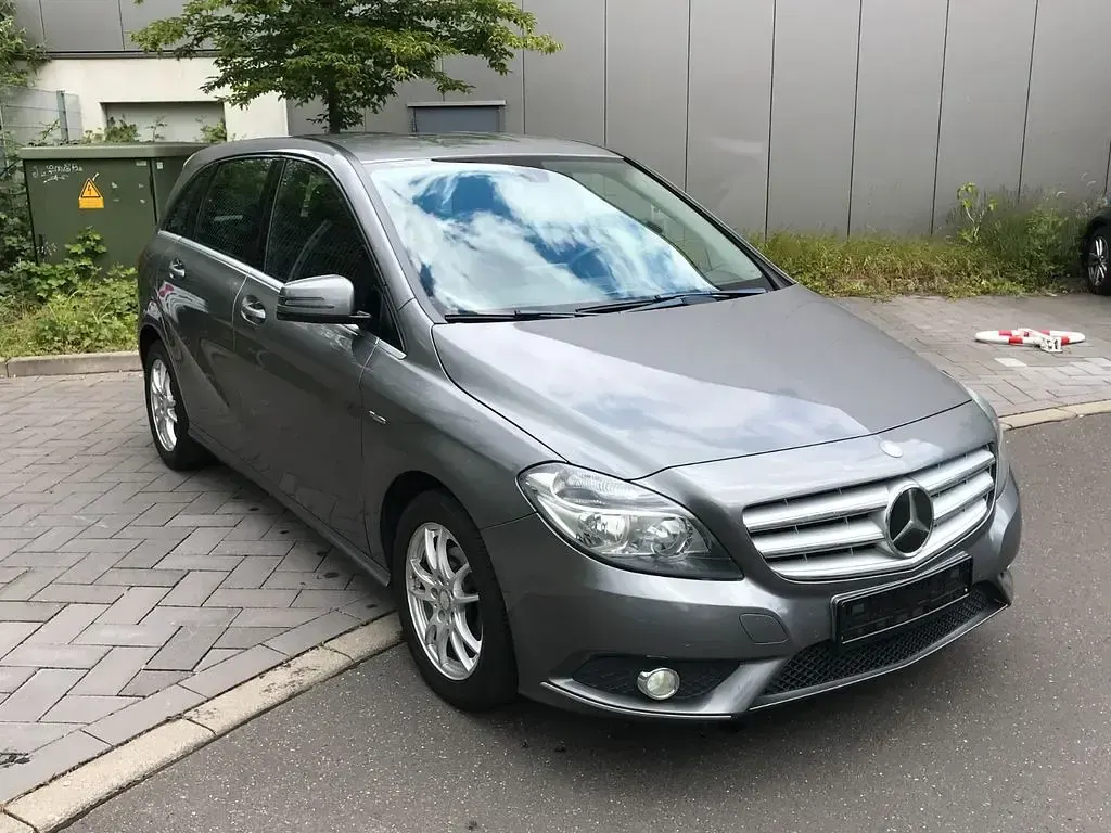 Gebraucht Mercedes B180 109 PS (80 kW) 2012 Grau Kleinwagen