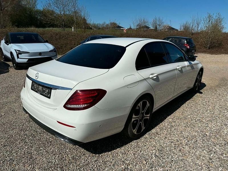 Gebraucht Mercedes E220 Night 194 PS (142 kW) 2016 Weiß Limousine