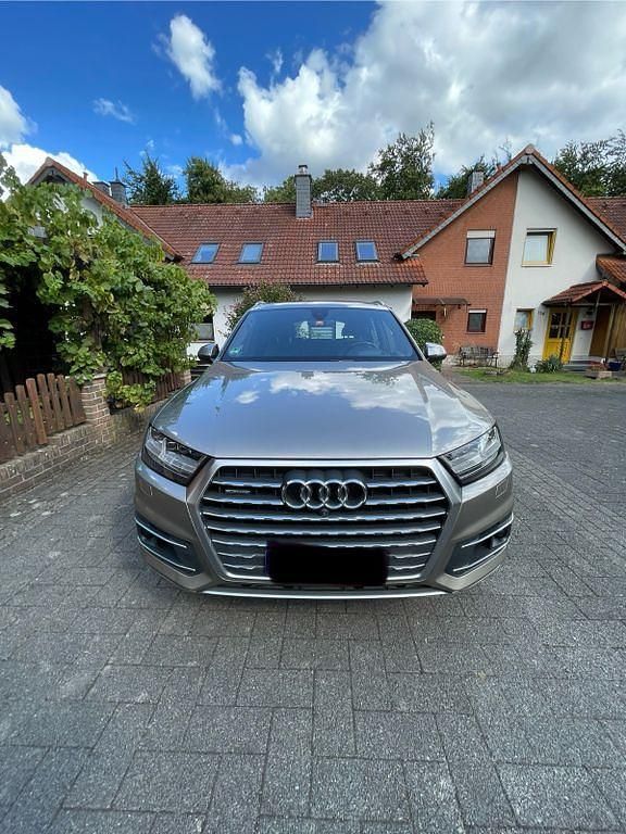 Beige Gebraucht 2015 Audi Q7 Ambiente SUV | 34.000 € (Teuer) - Bild 1/4