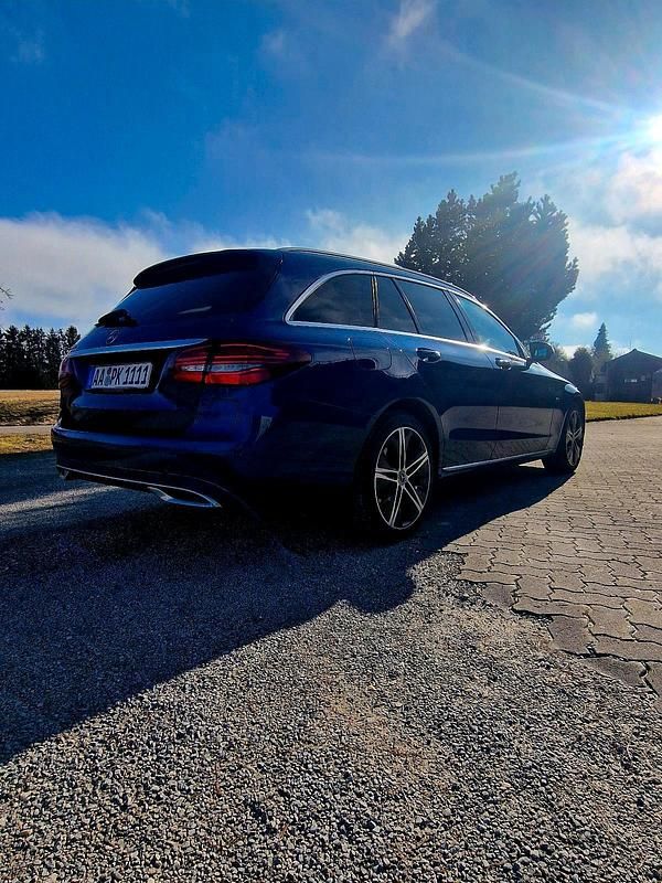 Gebraucht Mercedes C300e 306 PS (225 kW) 2020 Blau Kombi