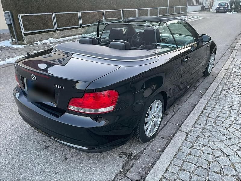 Gebraucht BMW 118 Cabriolet 143 PS (105 kW) 2009 Schwarz Cabrio