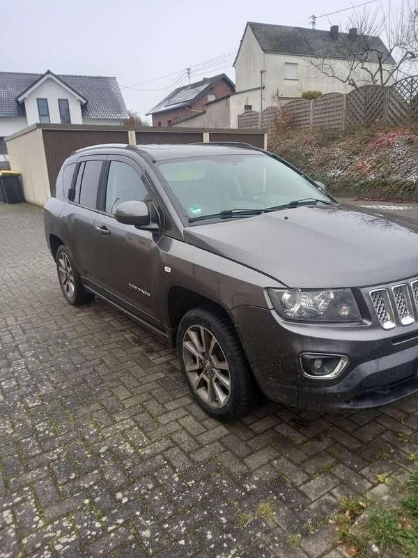 Gebraucht Jeep Compass Limited 163 PS (119 kW) 2014 Grau SUV