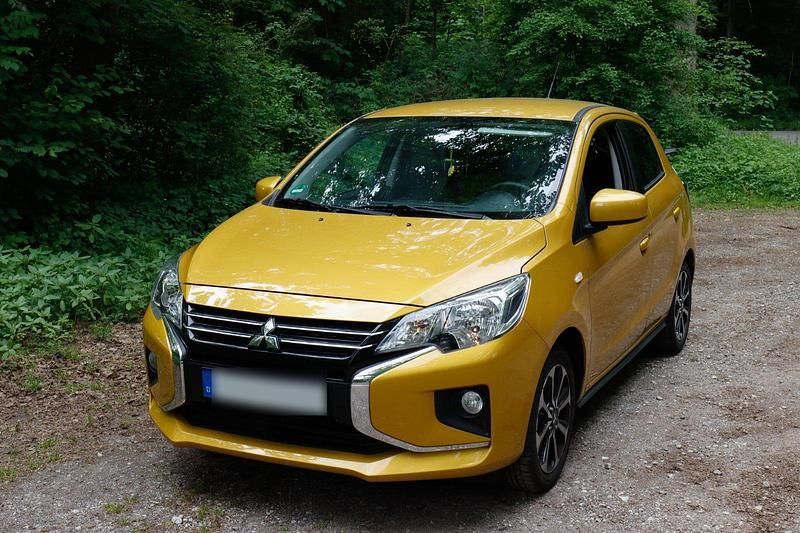 Gold Gebraucht 2024 Mitsubishi Space Star Select+ Kleinwagen | 14.500 € (Fairer Preis) - Bild 1/4