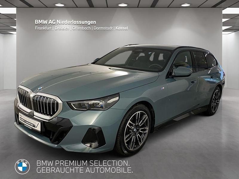 Grün Gebraucht 2024 BMW 520 M Sport Limousine | 50.950 € (Guter Preis) - Bild 1/3