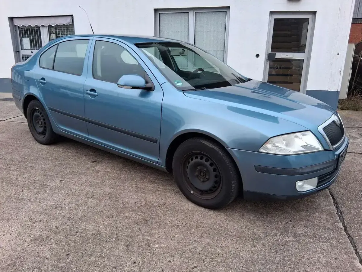 Gebraucht Skoda Octavia Ambiente 105 PS (77 kW) 2008 Blau Limousine