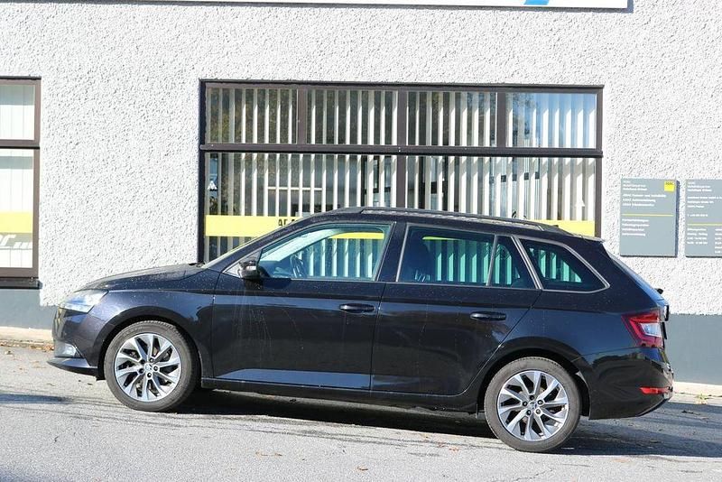 Schwarz Gebraucht 2022 Skoda Fabia Kombi | 13.900 € (Guter Preis) - Bild 1/4