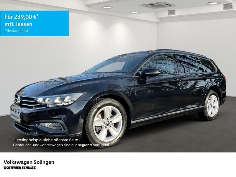 Gebraucht VW Passat Basis 122 PS (89 kW) 2022 Schwarz Kombi