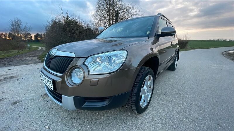 Braun Gebraucht 2013 Skoda Yeti Experience SUV | 7.990 € (Fairer Preis) - Bild 1/4