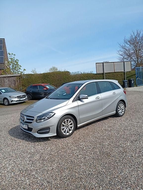 Gebraucht Mercedes B180 122 PS (89 kW) 2018 Silber Van / Kleinbus