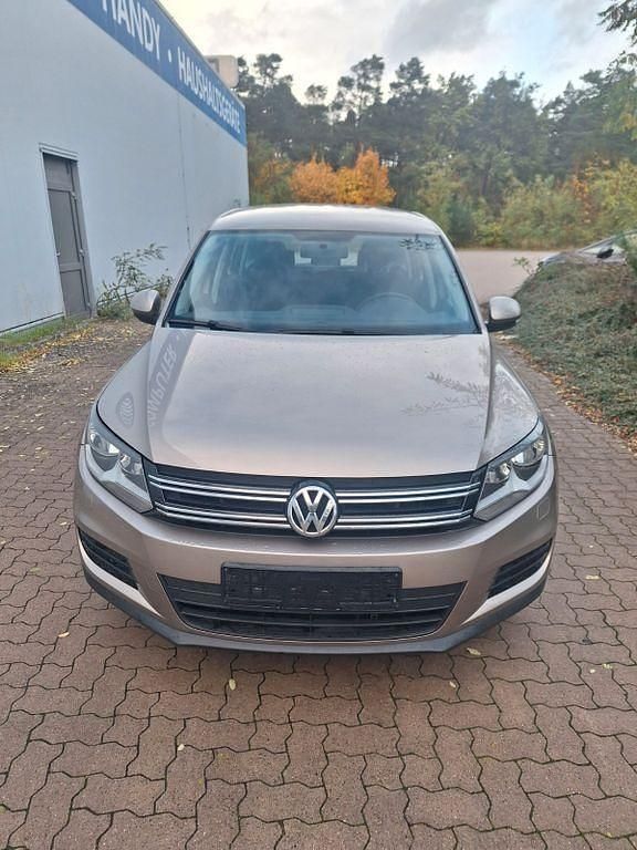 Grau Gebraucht 2014 VW Tiguan SUV | 9.600 € (Guter Preis) - Bild 1/4