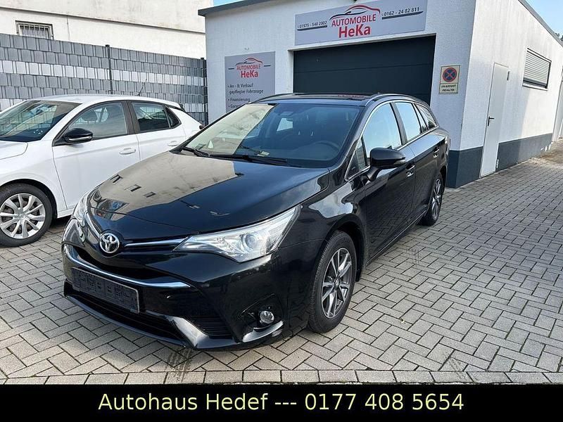 Gebraucht Toyota Avensis Comfort 111 PS (81 kW) 2016 Schwarz Limousine