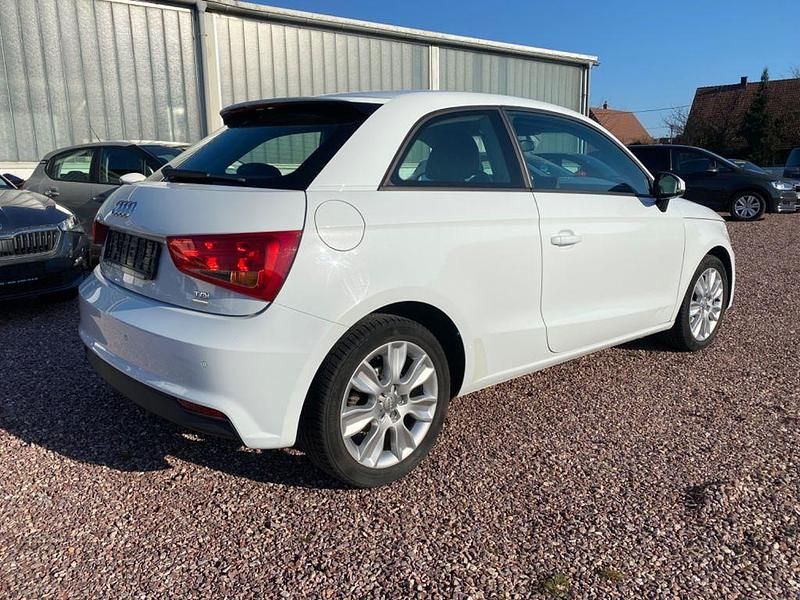 Gebraucht Audi A1 Attraction 90 PS (66 kW) 2015 Weiß Kleinwagen