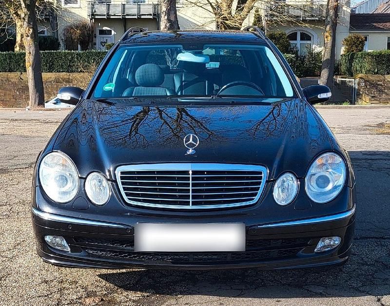 Gebraucht Mercedes E220 Avantgarde 150 PS (110 kW) 2004 Schwarz Kombi