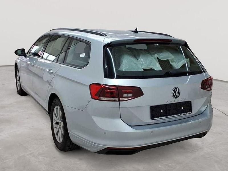 Gebraucht VW Passat 150 PS (110 kW) 2022 Silber Kombi