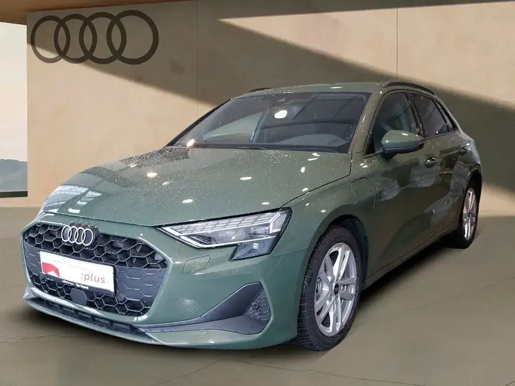 Używany Audi A3 Performance 204 KM (150 kW) 2025 Zielony Sedan/Limuzyna