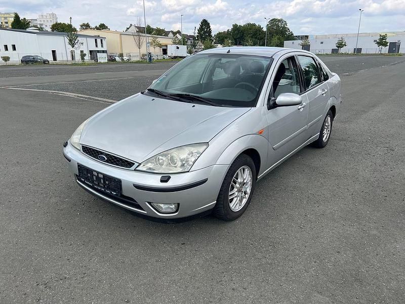 Używany Ford Focus Ghia 101 KM (74 kW) 2002 Szary Sedan/Limuzyna