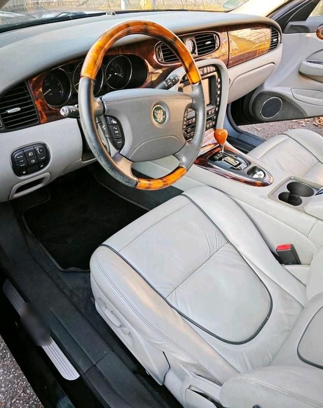 Second-hand Jaguar XJ 207 CP (152 kW) 2006 Negru Berlinǎ