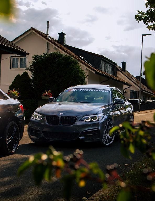 Grau Gebraucht 2019 BMW M240 M Sport Coupé | 35.250 € (Fairer Preis) - Bild 1/4