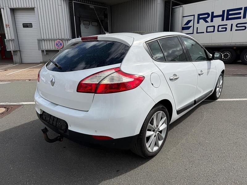 Second-hand Renault Mégane 131 CP (96 kW) 2011 Alb Berlinǎ