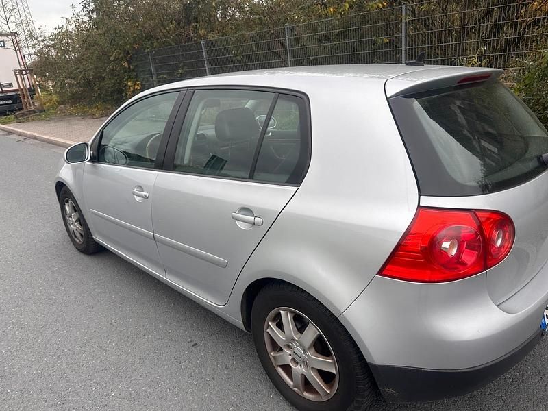 Silber Gebraucht 2004 VW Golf V Sport Kleinwagen | 1.990 € (Fairer Preis) - Bild 1/4