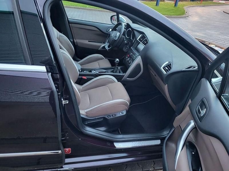 Gebraucht Citroën DS4 PureTech 131 PS (96 kW) 2015 Violett Kleinwagen