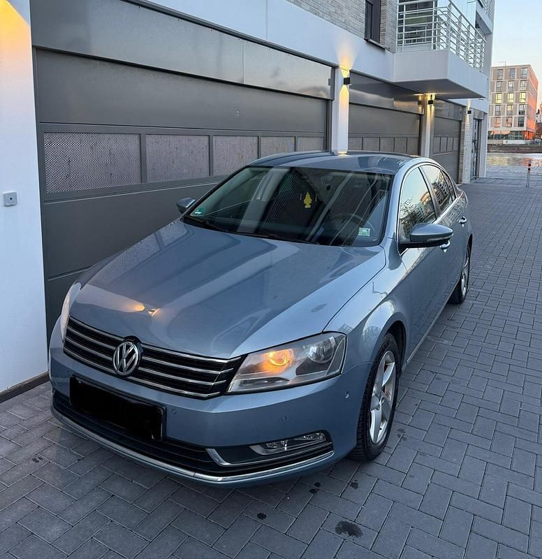 Grau Gebraucht 2013 VW Passat Limousine | 5.599 € (Superpreis) - Bild 1/4