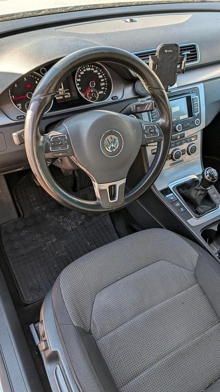 Second-hand VW Passat 140 CP (102 kW) 2012 Argintiu Break