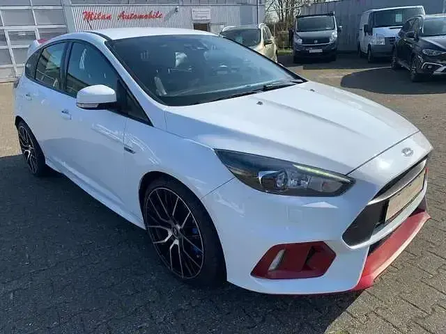 Używany Ford Focus RS 350 KM (257 kW) 2017 Biały Sedan/Limuzyna