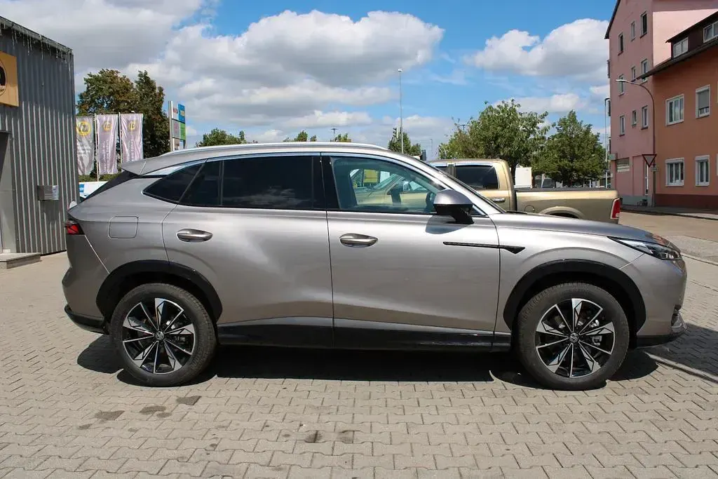 Neu MG HS Luxury 224 PS (164 kW) 2026 Silber SUV